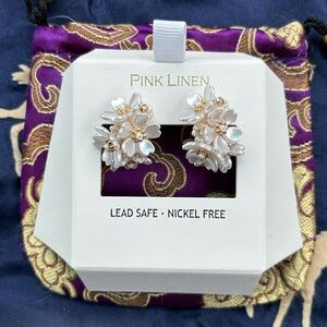 Brand New Pink Linen Floral Pearl Shell Gold Tone 3D Flower Hoop Earrings Beaded